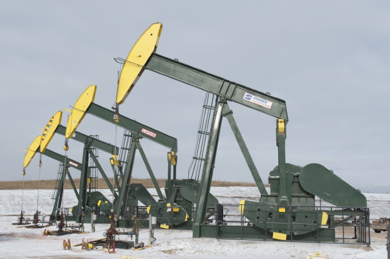 Non-OPEC oil producers to cut output 558000 barrels a day