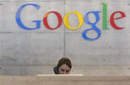 An employee answers phone calls at the switchboard of the Google office in Zurich August 18, 2009. REUTERS/Christian Hartmann
An employee answers phone calls at the switchboard of the Google office in Zurich August 18, 2009. REUTERS/Christian Hartmann