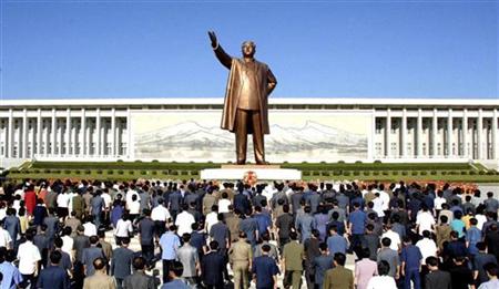 




North Koreans offer flowers to a statue of state founder Kim Il-sung to commemorate the 61st anniversary of the founding of the state, in Pyongyang September 9, 2009, in this picture released by North Korea's official news agency KCNA. REUTERS/KCNA

