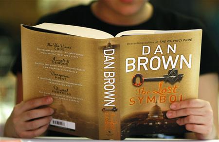 A woman reads a copy of the newly released book "The Lost Symbol" by Dan Brown, at a speed reading book launch event in Sydney September 15, 2009. REUTERS/Tim Wimborne
A woman reads a copy of the newly released book "The Lost Symbol" by Dan Brown, at a speed reading book launch event in Sydney September 15, 2009. REUTERS/Tim Wimborne