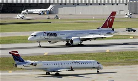 A Delta Air Lines commuter jet goes past a Northwest Airline jet on a runway at the Minneapolis St.Paul International Airport in Minneapolis, Minnesota October 30, 2008. REUTERS/Eric Miller
A Delta Air Lines commuter jet goes past a Northwest Airline jet on a runway at the Minneapolis St.Paul International Airport in Minneapolis, Minnesota October 30, 2008. REUTERS/Eric Miller