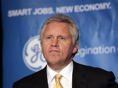 General Electric Co Chairman & CEO Jeff Immelt talks to the media before speaking at the Detroit Economic Club in Birmingham, Michigan in this June 26, 2009 file photo. REUTERS/Rebecca Cook
General Electric Co Chairman & CEO Jeff Immelt talks to the media before speaking at the Detroit Economic Club in Birmingham, Michigan in this June 26, 2009 file photo. REUTERS/Rebecca Cook