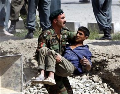 An Afghan soldier carries a wounded man after an explosion in Kabul September 17, 2009. REUTERS/Goran Tomasevic
An Afghan soldier carries a wounded man after an explosion in Kabul September 17, 2009. REUTERS/Goran Tomasevic