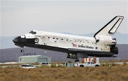 The Space Shuttle Discovery lands at Edwards Air Force Base in California, September 11, 2009. REUTERS/Danny Moloshok
The Space Shuttle Discovery lands at Edwards Air Force Base in California, September 11, 2009. REUTERS/Danny Moloshok