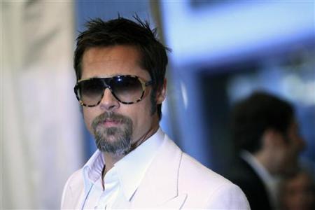 




Brad Pitt arrives at the premiere of "The Time Traveler's Wife" in New York August 12, 2009. REUTERS/Eric Thayer

