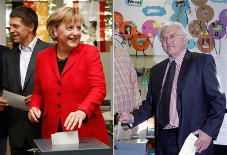 A combination of pictures shows Angela Merkel, German Chancellor and leader of the conservative Christian Democratic Union party (CDU) and Foreign Minister Frank-Walter Steinmeier candidate for chancellor of the Social Democratic Party SPD as they vote in the general election in Berlin September 27, 2009. REUTERS/Staff
A combination of pictures shows Angela Merkel, German Chancellor and leader of the conservative Christian Democratic Union party (CDU) and Foreign Minister Frank-Walter Steinmeier candidate for chancellor of the Social Democratic Party SPD as they vote in the general election in Berlin September 27, 2009. REUTERS/Staff