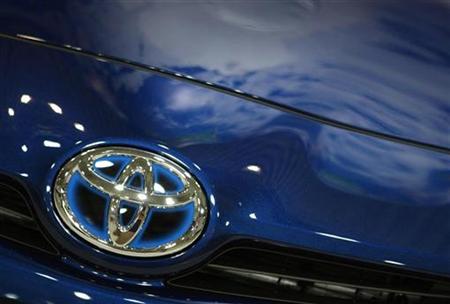 A Toyota Motor Corp logo and the reflection of an earth-shaped balloon is seen on the company's hybrid vehicle, at a showroom in Tokyo July 16, 2009. REUTERS/Yuriko Nakao
A Toyota Motor Corp logo and the reflection of an earth-shaped balloon is seen on the company's hybrid vehicle, at a showroom in Tokyo July 16, 2009. REUTERS/Yuriko Nakao