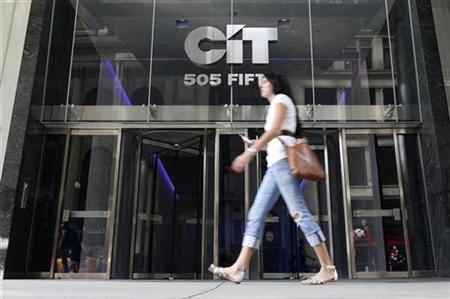 A woman walks past the Cit offices in New York, July 13, 2009. REUTERS/Brendan McDermid
A woman walks past the Cit offices in New York, July 13, 2009. REUTERS/Brendan McDermid