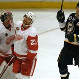 St Louis Blues Keith Tkachuk (R) celebrates after scoring as the Detroit Red Wings goalie Jimmy Howard (L) and teammate Brad Stuart react during their NHL ice hockey season opening series at Globen Arena in Stockholm October 3, 2009. REUTERS/Bob Strong
St Louis Blues Keith Tkachuk (R) celebrates after scoring as the Detroit Red Wings goalie Jimmy Howard (L) and teammate Brad Stuart react during their NHL ice hockey season opening series at Globen Arena in Stockholm October 3, 2009. REUTERS/Bob Strong