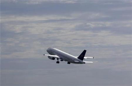 A TACA airplane takes off at Comalapa's international airport, south of San Salvador October 7, 2009. REUTERS/Luis Galdamez
A TACA airplane takes off at Comalapa's international airport, south of San Salvador October 7, 2009. REUTERS/Luis Galdamez