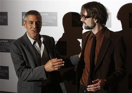 U.S. actor George Clooney (L) jokes with musician Jarvis Cocker as they arrive to speak about their new film "Fantastic Mr. Fox" in London, October 14, 2009. REUTERS/Luke MacGregor
U.S. actor George Clooney (L) jokes with musician Jarvis Cocker as they arrive to speak about their new film "Fantastic Mr. Fox" in London, October 14, 2009. REUTERS/Luke MacGregor