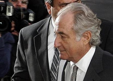 Accused swindler Bernard Madoff enters the Manhattan federal court house in New York, March 12, 2009. REUTERS/Shannon Stapleton
Accused swindler Bernard Madoff enters the Manhattan federal court house in New York, March 12, 2009. REUTERS/Shannon Stapleton