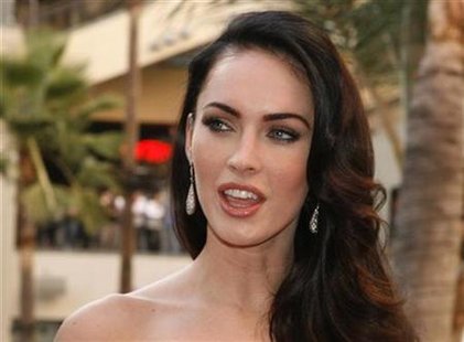 Actress Megan Fox poses at a fan event for the film "Jennifer's Body" in Hollywood September 16, 2009. REUTERS/Fred Prouser
Actress Megan Fox poses at a fan event for the film "Jennifer's Body" in Hollywood September 16, 2009. REUTERS/Fred Prouser