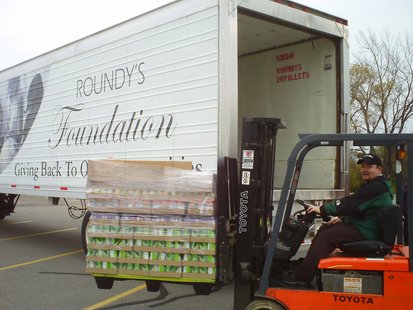 The Roundy's Foundation delivers pallets full of non-perishible food to 5 local food pantries; Oct. 14. 2009 The Roundy's Foundation delivers pallets full of non-perishible food to 5 local food pantries; Oct. 14. 2009