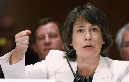 Federal Deposit Insurance Corporation Chairwoman Sheila Bair speaks during her testimony at the Senate Banking Committee on Capitol Hill in Washington July 23, 2009. REUTERS/Larry Downing
Federal Deposit Insurance Corporation Chairwoman Sheila Bair speaks during her testimony at the Senate Banking Committee on Capitol Hill in Washington July 23, 2009. REUTERS/Larry Downing