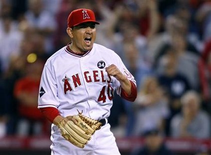 




Los Angeles Angels pitcher Brian Fuentes reacts after getting the last out in the ninth inning with the bases loaded as the Angels defeated the New York Yankees in Game 5 of their Major League Baseball ALCS playoff series in Anaheim, California, October 22, 2009. REUTERS/Mike Blake

