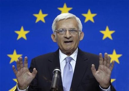 European Parliament President Jerzy Buzek delivers a speech during the opening ceremony of the House of the European Union in Vienna October 16, 2009. REUTERS/Heinz-Peter Bader
European Parliament President Jerzy Buzek delivers a speech during the opening ceremony of the House of the European Union in Vienna October 16, 2009. REUTERS/Heinz-Peter Bader