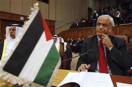 




Palestinian negotiator Saeb Erekat attends a meeting at the Arab League headquarters in Cairo November 26, 2008. REUTERS/Amr Dalsh

