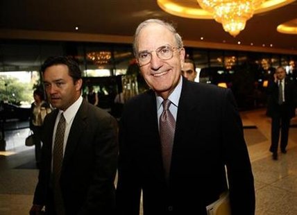 




U.S. Middle East peace envoy George Mitchell smiles before a meeting with Egypt's Foreign Minister Ahmed Aboul Gheit in Cairo October 11, 2009. REUTERS/Tarek Mostafa

