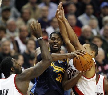 Denver Nuggets center Nene (31) cuts through the defense of Portland Trail Blazers Greg Oden (L) and Brandon Roy (R) during the first quarter of their NBA basketball game in Portland, Oregon on October 29, 2009. REUTERS/Steve Dipaola
Denver Nuggets center Nene (31) cuts through the defense of Portland Trail Blazers Greg Oden (L) and Brandon Roy (R) during the first quarter of their NBA basketball game in Portland, Oregon on October 29, 2009. REUTERS/Steve Dipaola