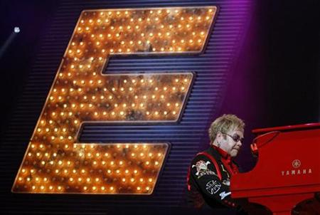 British singer Elton John performs during his show "The Red Piano" at the N.I.A in Birmingham, central England, November 19, 2008. REUTERS/Darren Staples
British singer Elton John performs during his show "The Red Piano" at the N.I.A in Birmingham, central England, November 19, 2008. REUTERS/Darren Staples