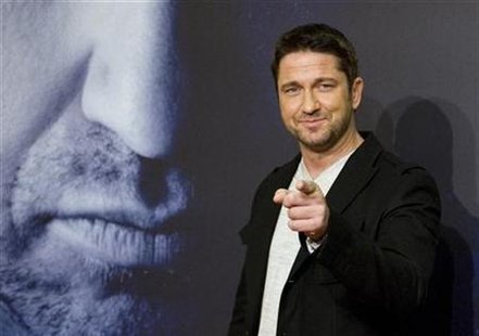 




Scottish actor Gerard Butler poses during a photo call as he promotes his new movie "Law Abiding Citizen" in Berlin November 2, 2009. REUTERS/Thomas Peter

