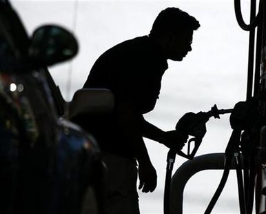 A resident looks at the price of gasoline as she fuels up his car at a gas station. REUTERS/Carlos Barria
A resident looks at the price of gasoline as she fuels up his car at a gas station. REUTERS/Carlos Barria