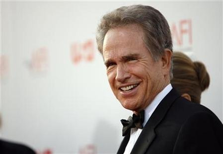 Actor Warren Beatty arrives at the taping of the American Film Institute's 36th Life Achievement Award gala honoring Beatty at the Kodak theatre in Hollywood, California June 12, 2008. REUTERS/Mario Anzuoni
Actor Warren Beatty arrives at the taping of the American Film Institute's 36th Life Achievement Award gala honoring Beatty at the Kodak theatre in Hollywood, California June 12, 2008. REUTERS/Mario Anzuoni