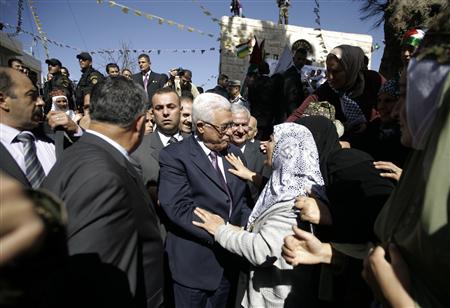
Palestinian President Mahmoud Abbas (C) greets a supporter during a visit to the West Bank village of Halhul near Hebron November 8, 2009. REUTERS/Ammar Awad
