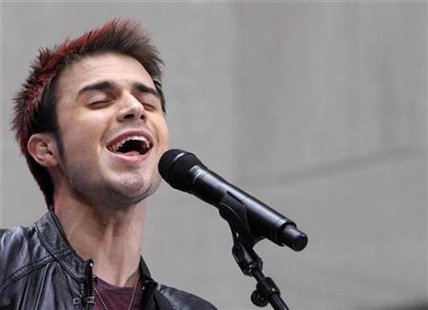'American Idol' winner Kris Allen performs on NBC's 'Today' show in New York May 28, 2009. REUTERS/Brendan McDermid
'American Idol' winner Kris Allen performs on NBC's 'Today' show in New York May 28, 2009. REUTERS/Brendan McDermid