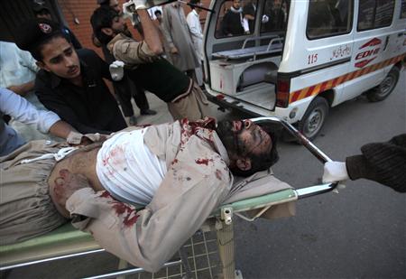 A policeman and hospital staff assist a man, injured by a suicide bomb blast, after he arrived at the Lady Reading hospital in Peshawar November 13, 2009. REUTERS/Fayaz Aziz
A policeman and hospital staff assist a man, injured by a suicide bomb blast, after he arrived at the Lady Reading hospital in Peshawar November 13, 2009. REUTERS/Fayaz Aziz