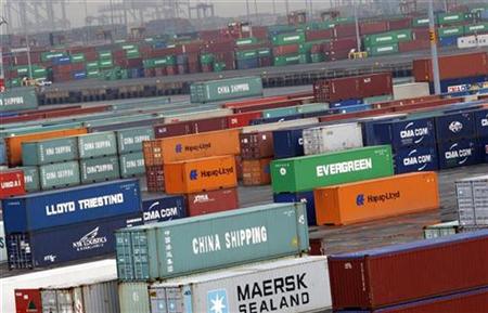 Shipping containers stand stacked at the Port Newark Container Terminal near New York City in Newark, New Jersey in this picture taken July 2, 2009. REUTERS/Mike Segar
Shipping containers stand stacked at the Port Newark Container Terminal near New York City in Newark, New Jersey in this picture taken July 2, 2009. REUTERS/Mike Segar