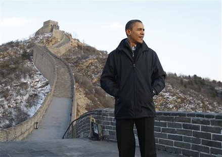 U.S. President Barack Obama tours the Great Wall of China at Badaling, November 18, 2009. REUTERS/Jason Reed
U.S. President Barack Obama tours the Great Wall of China at Badaling, November 18, 2009. REUTERS/Jason Reed