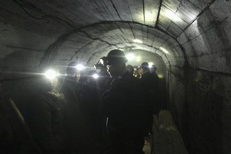 Rescuers wait to go down Xinxing coal mine to search for survivors following a gas explosion at the mine in Hegang, Heilongjiang Province November 21, 2009. At least 31 miners were killed and 78 remain trapped 500 metres underground following a gas blast at the mine in China, state media said on Saturday. REUTERS/Stringer
Rescuers wait to go down Xinxing coal mine to search for survivors following a gas explosion at the mine in Hegang, Heilongjiang Province November 21, 2009. At least 31 miners were killed and 78 remain trapped 500 metres underground following a gas blast at the mine in China, state media said on Saturday. REUTERS/Stringer