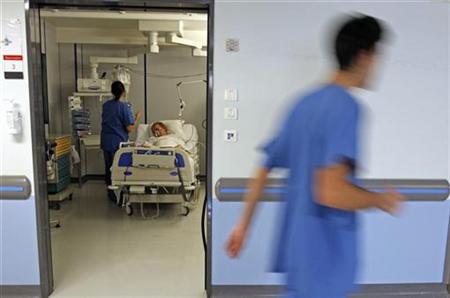 A nurse checks a patient in the intensive care unit at a hospital in this Reuters file photo. Half of all patients in intensive care units around the world have infections, and more than 70 percent are being given antibiotics -- a trend that could help more drug-resistant superbugs emerge, researchers reported on Tuesday. REUTERS/Jean-Paul Pelissier
A nurse checks a patient in the intensive care unit at a hospital in this Reuters file photo. Half of all patients in intensive care units around the world have infections, and more than 70 percent are being given antibiotics -- a trend that could help more drug-resistant superbugs emerge, researchers reported on Tuesday. REUTERS/Jean-Paul Pelissier