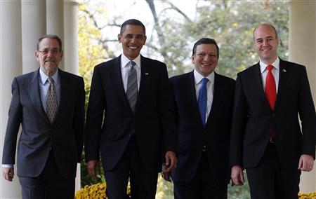 U.S. President Barack Obama (2nd L) walks through the Colonnade with European High Council Representative Javier Solana (L), President of the European Commission Jose Manuel Barroso (2nd R), and Prime Minister of Sweden Fredrik Reinfeldt to a meeting of the U.S.-European Union Summit at the White House in Washington November 3, 2009. REUTERS/Jim Young
U.S. President Barack Obama (2nd L) walks through the Colonnade with European High Council Representative Javier Solana (L), President of the European Commission Jose Manuel Barroso (2nd R), and Prime Minister of Sweden Fredrik Reinfeldt to a meeting of the U.S.-European Union Summit at the White House in Washington November 3, 2009. REUTERS/Jim Young