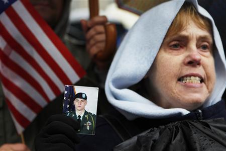 Joan Baxer of Ramsey, New Jersey holds a photograph of her son Sergeant Brian Baxer, 22, who has done two tours in Iraq and is awaiting deployment to Afghanistan, attends a rally against the plan to try those accused of plotting the 9/11 attacks at New York's Federal Court, in New York December 5, 2009. REUTERS/Finbarr O'Reilly
Joan Baxer of Ramsey, New Jersey holds a photograph of her son Sergeant Brian Baxer, 22, who has done two tours in Iraq and is awaiting deployment to Afghanistan, attends a rally against the plan to try those accused of plotting the 9/11 attacks at New York's Federal Court, in New York December 5, 2009. REUTERS/Finbarr O'Reilly