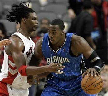 
Orlando Magic center Dwight Howard works to the basket against Toronto Raptors forward Chris Bosh (L) during the first half of their NBA game in Toronto November 1, 2009. REUTERS/ Mike Cassese
