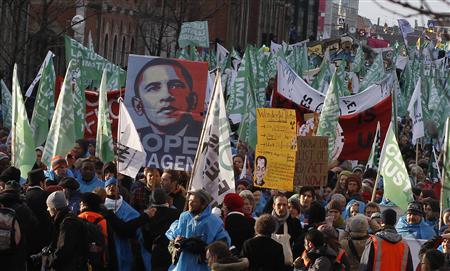 
Thousands of protestors march during a demonstration in Copenhagen December 12, 2009. REUTERS/Christian Charisius
