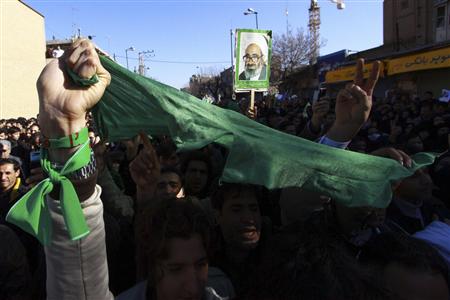Iranians wearing green wrist bands to show their support to the country's pro-reform opposition attend the funeral of Iran's leading dissident cleric, Grand Ayatollah Hossein Ali Montazeri, in the Shi'ite holy city of Qom, 120 km (75 miles) south of Tehran, December 21, 2009. REUTERS/Stringer/iran
Iranians wearing green wrist bands to show their support to the country's pro-reform opposition attend the funeral of Iran's leading dissident cleric, Grand Ayatollah Hossein Ali Montazeri, in the Shi'ite holy city of Qom, 120 km (75 miles) south of Tehran, December 21, 2009. REUTERS/Stringer/iran