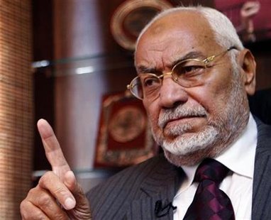 Mohamed Mahdi Akef, the outgoing leader of the Muslim Brotherhood, Egypt's largest opposition group, gestures during an interview with Reuters in Cairo October 28, 2009. REUTERS/Tarek Mostafa
Mohamed Mahdi Akef, the outgoing leader of the Muslim Brotherhood, Egypt's largest opposition group, gestures during an interview with Reuters in Cairo October 28, 2009. REUTERS/Tarek Mostafa