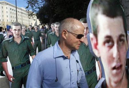 
Noam Shalit stands near cardboard cut-outs of his son, captured Israeli soldier Gilad Shalit, during a protest calling for his release outside Prime Minister Benjamin Netanyahu's office in Jerusalem December 21, 2009. REUTERS/Ronen Zvulun
