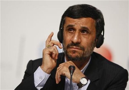 
Iran's President Mahmoud Ahmadinejad speaks at a news conference during the session of United Nations Climate Change Conference 2009 in Copenhagen December 18, 2009. REUTERS/Christian Charisius
