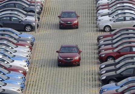 General Motors auto dealership employees drive brand new Chevrolet cars at a parking lot in Shenyang, Liaoning province, November 7, 2009. REUTERS/Sheng Li
General Motors auto dealership employees drive brand new Chevrolet cars at a parking lot in Shenyang, Liaoning province, November 7, 2009. REUTERS/Sheng Li