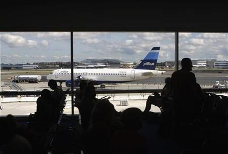 People are seen in the new JetBlue Airways Terminal 5 at John F. Kennedy International Airport during a terminal test in New York August 23, 2008. REUTERS/Joshua Lott
People are seen in the new JetBlue Airways Terminal 5 at John F. Kennedy International Airport during a terminal test in New York August 23, 2008. REUTERS/Joshua Lott