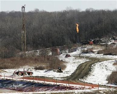 A gas drilling site on the Marcellus Shale is seen in Hickory, Pennsylvania February 24, 2009. At a time when America is stepping up efforts to reduce its dependence on foreign energy, the Marcellus appears to offer an abundant alternative close to America's biggest natural gas market, the northeast. REUTERS/ Jason Cohn
A gas drilling site on the Marcellus Shale is seen in Hickory, Pennsylvania February 24, 2009. At a time when America is stepping up efforts to reduce its dependence on foreign energy, the Marcellus appears to offer an abundant alternative close to America's biggest natural gas market, the northeast. REUTERS/ Jason Cohn