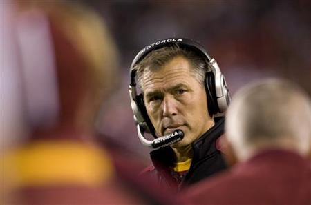 Washington Redskins head coach Jim Zorn looks on during the closing minutes of their loss to the Philadelphia Eagles in their NFL football game in Landover, Maryland October 26, 2009. REUTERS/Molly Riley
Washington Redskins head coach Jim Zorn looks on during the closing minutes of their loss to the Philadelphia Eagles in their NFL football game in Landover, Maryland October 26, 2009. REUTERS/Molly Riley
