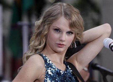 Singer Taylor Swift appears on NBC's 'Today' show in New York, May 29, 2009. REUTERS/Brendan McDermid
Singer Taylor Swift appears on NBC's 'Today' show in New York, May 29, 2009. REUTERS/Brendan McDermid