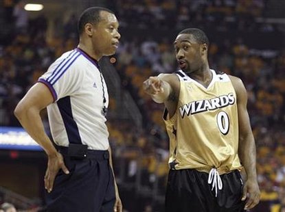 Washington Wizards Gilbert Arenas talks with an official during the fourth quarter of Game 2 of their NBA playoff series against the Cleveland Cavaliers in Cleveland, Ohio, April 21, 2008. REUTERS/Aaron Josefczyk
Washington Wizards Gilbert Arenas talks with an official during the fourth quarter of Game 2 of their NBA playoff series against the Cleveland Cavaliers in Cleveland, Ohio, April 21, 2008. REUTERS/Aaron Josefczyk