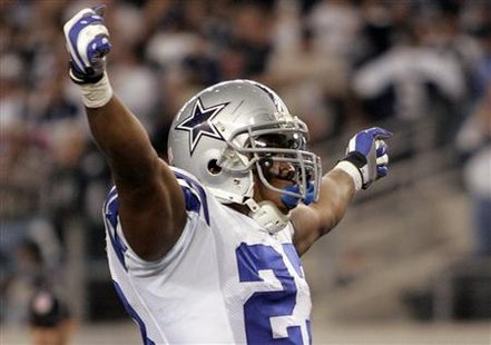 Dallas Cowboys running back Tashard Choice celebrates his touchdown against the Philadelphia Eagles during second quarter of their NFL NFC wild card playoff football game in Arlington, Texas January 9, 2010. REUTERS/Tim Sharp
Dallas Cowboys running back Tashard Choice celebrates his touchdown against the Philadelphia Eagles during second quarter of their NFL NFC wild card playoff football game in Arlington, Texas January 9, 2010. REUTERS/Tim Sharp
